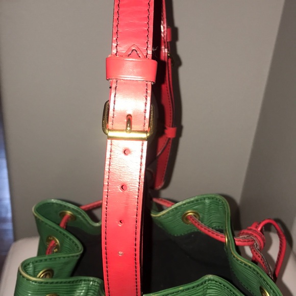 Authentic vintage Louis Vuitton Epi Noe - Picture 6 of 7